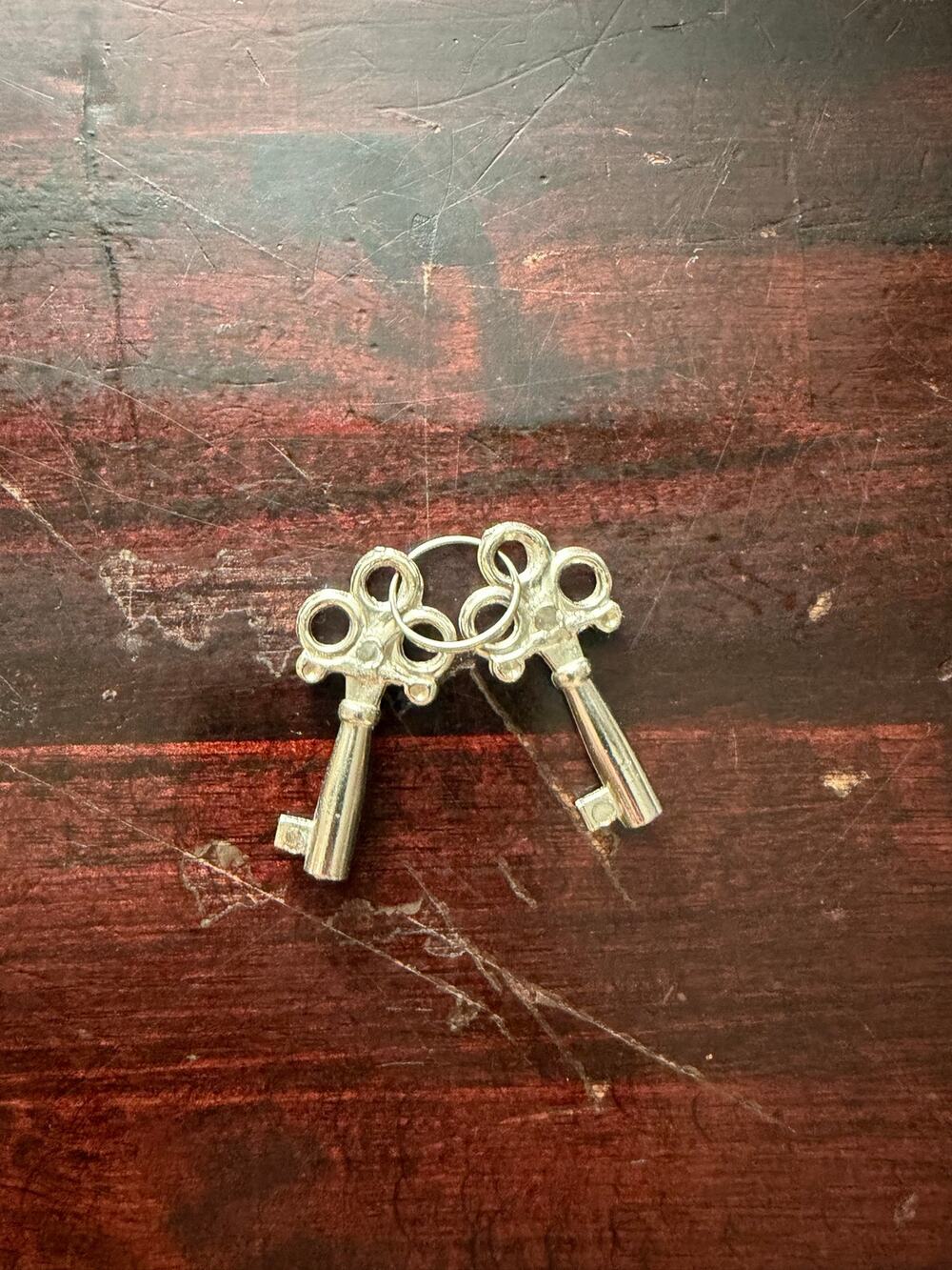 Vintage Silver Tone Ornate Skeleton Keys- Pair -Scrollwork/Top Bow Cabinet Keys⁠